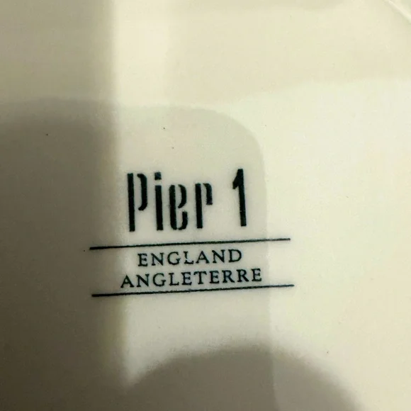 PIER 1 HYDRANGEA Flowers Set of  2 10” Dinner Plate Dish England Angleterre HTF - Picture 4 of 9